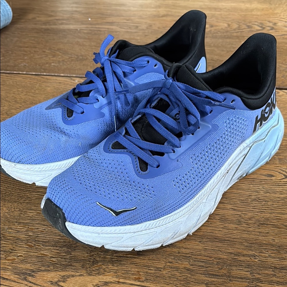 Hoka Arahi 7 Performance Athletic Running Shoes Blue and Black